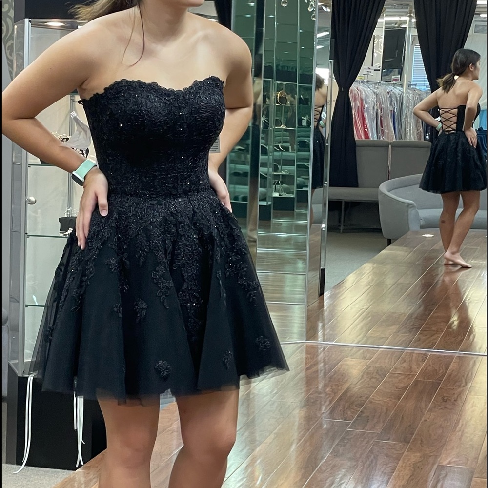 Sherri Hill 53099 black dress in size 6
